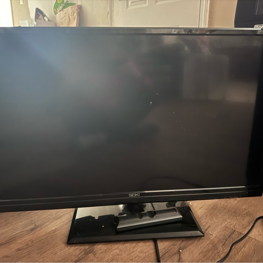Used but great smart tv 32inch